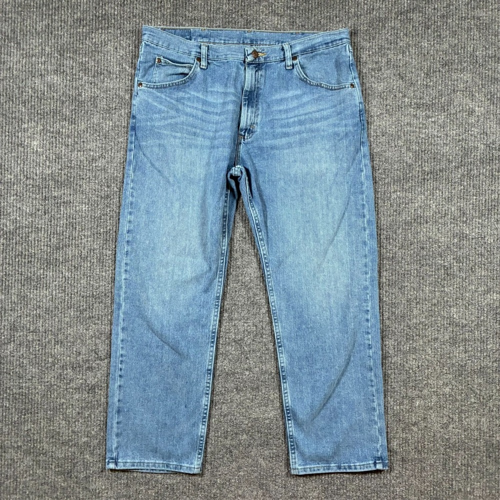 Wrangler Mens Straight Leg Jeans Size 36x29 Light Wash Denim Stretch Mid Rise